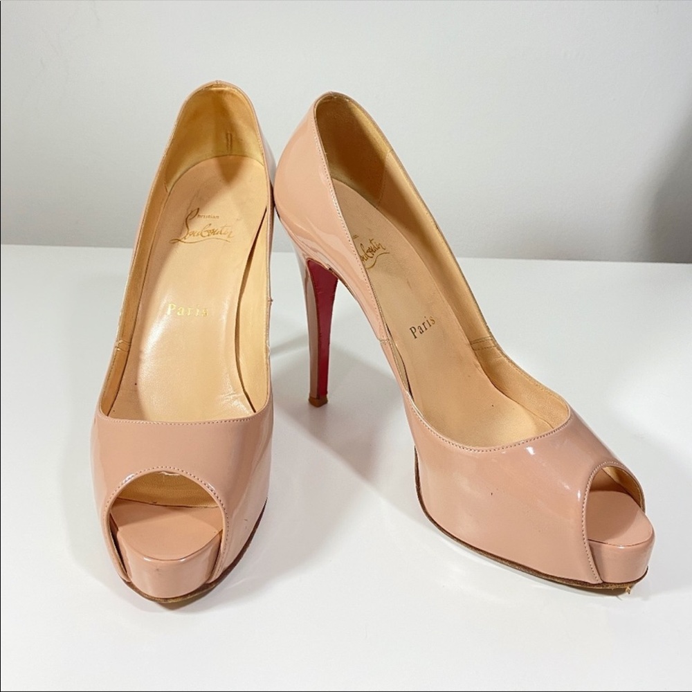 Nude patent leather Christian Louboutin